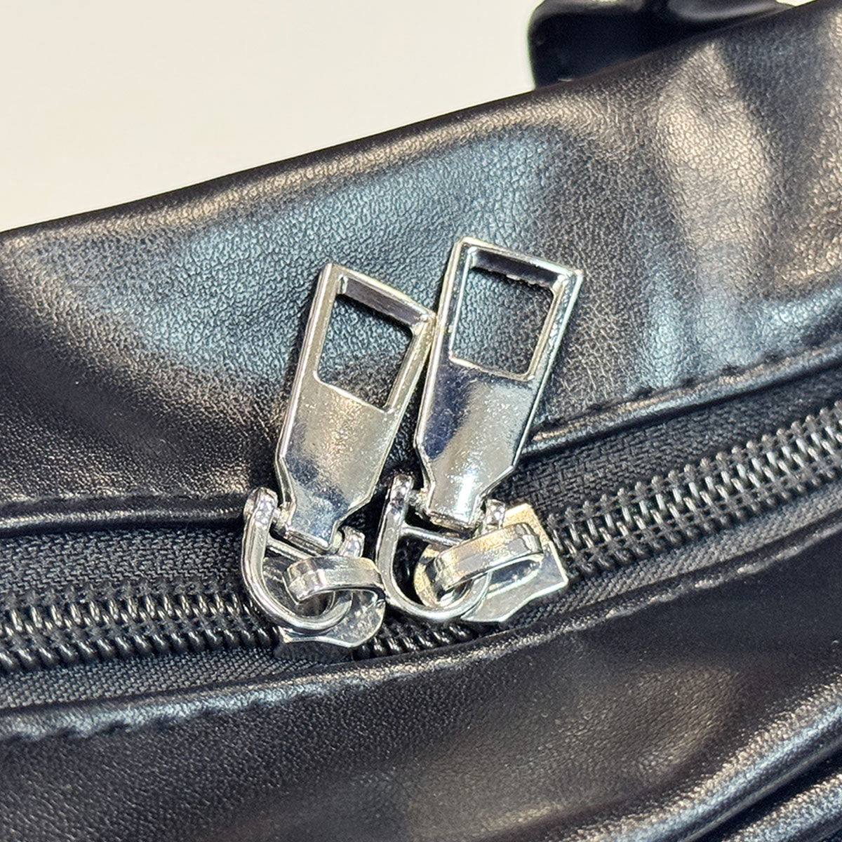 AniWander 人造皮痛袋 36CM (黑色)